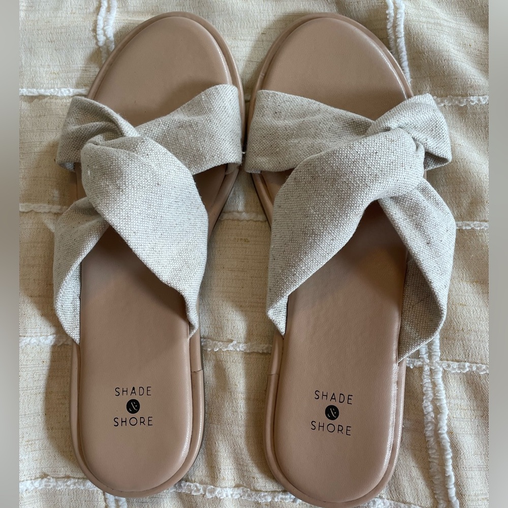 Shade & Shore Target Brand Women’s Sandals Size 9. Like New.